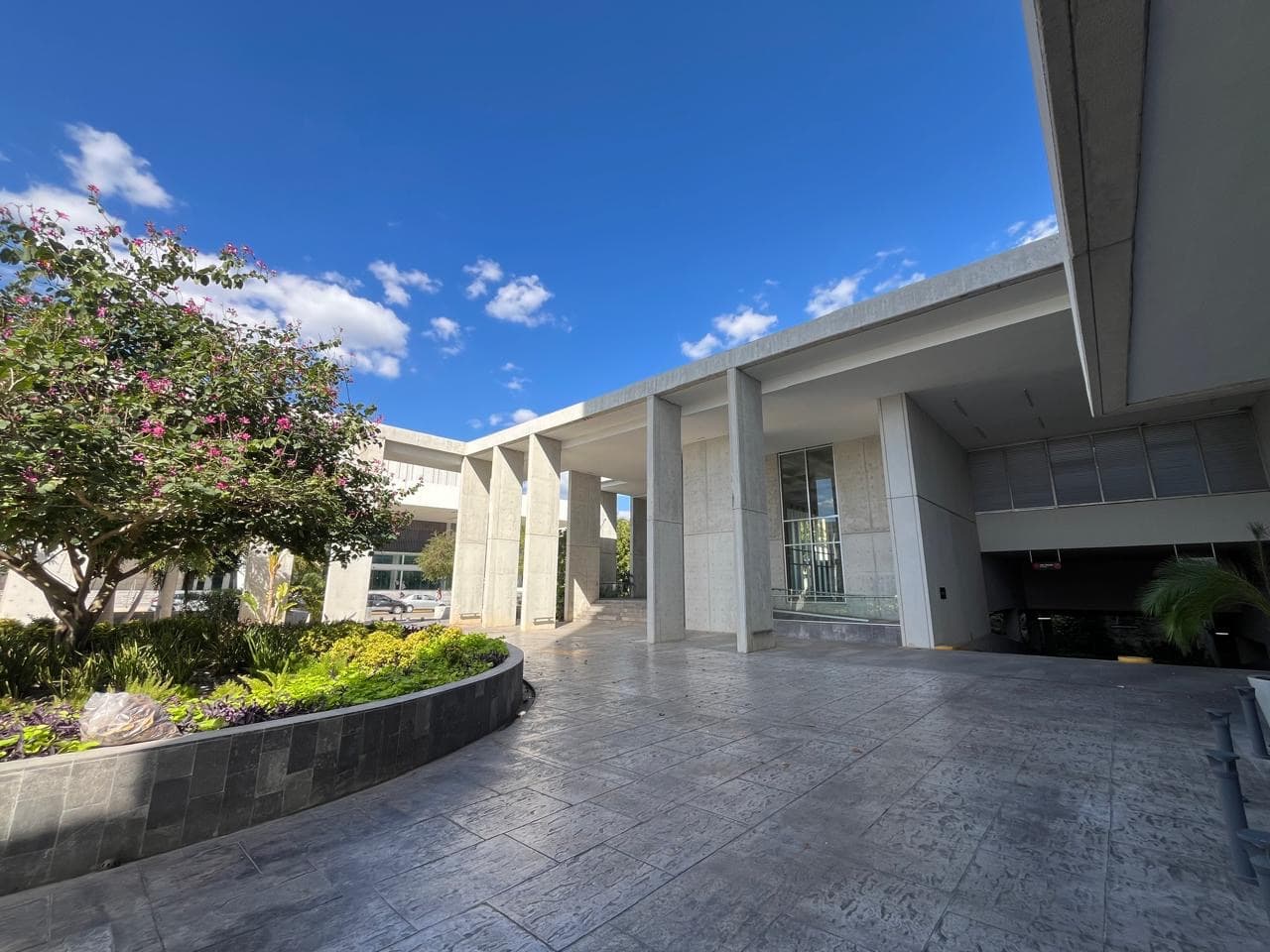 ID6007 – MAGNÍFICO LOCAL EN LA EMBLEMÁTICA AVENIDA COLÓN, MÉRIDA